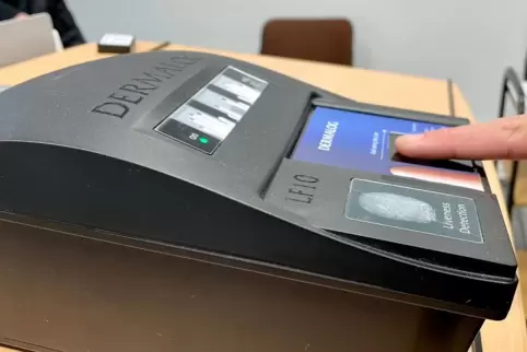 Bestandteil der „PIK-Station“ zur erkennungsdienstlichen Erfassung ausländischer Personen: ein Fingerabdruck-Scanner. Um die Bea