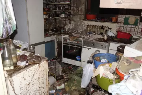 Kein schöner Anblick: die Wohnung eines einsam Verstorbenen. 