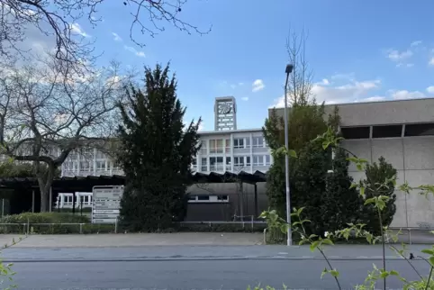 Berufsbildende Schule: kleinerer Jahrgang am Wirtschaftsgymnasium. Berufsbildende Schule: kleinerer Jahrgang am Wirtschaftsgymnasium.