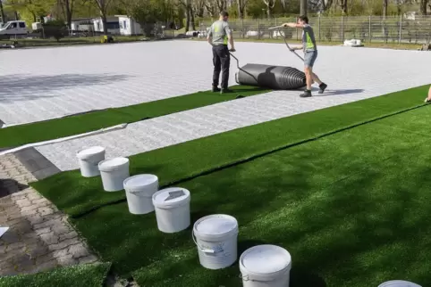 In den vergangenen Wochen wurde das neue Kleinspielfeld im Ostparkstadion hergerichtet. Am Sonntag wird es offiziell übergeben. 