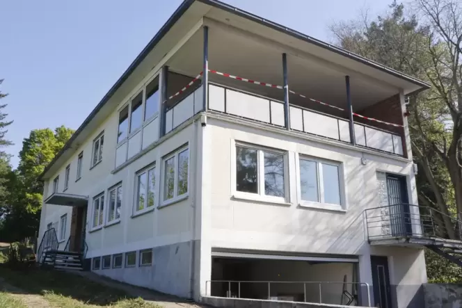 Das am Stadtrand gelegene Gebäude hat Adient in nur sechs Wochen generalsaniert und stellt es nun für die Unterbringung ukrainis Das am Stadtrand gelegene Gebäude hat Adient in nur sechs Wochen generalsaniert und stellt es nun für die Unterbringung ukrainis