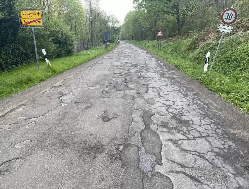 Am Ortsausgang Niederauerbach.