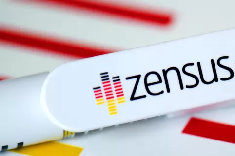 Die beim Zensus ermittelten Daten entscheiden nicht zuletzt darüber, wie viel Geld in die einzelnen Länder und Kommunen fließt. Die beim Zensus ermittelten Daten entscheiden nicht zuletzt darüber, wie viel Geld in die einzelnen Länder und Kommunen fließt.