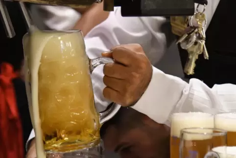 Mehr als vier Euro hätte ein Liter Bier in den Gaststätten von Schwäbisch Hall nicht kosten sollen. 