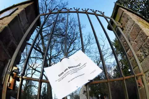 Vorbild Adenauerpark: nachts und nach Sturm geschlossen, sonst zugänglich. Vorbild Adenauerpark: nachts und nach Sturm geschlossen, sonst zugänglich.