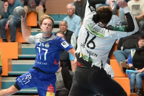 Der Haßlocher Konstantin Herbert (links) spielte auf der für ihn ungewohnten Linksaußenposition. 