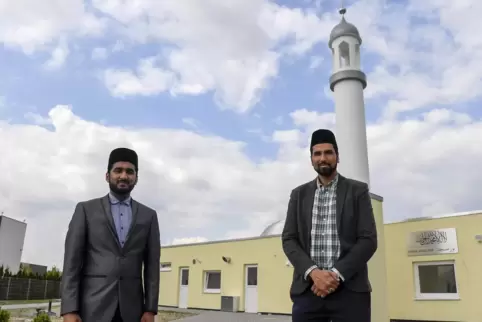 Geistliche und organisatorische Leitung der Gemeinde: Imam Mobahil Monib Ahmad (links) und Vorsitzender Faraz Ahmed. 