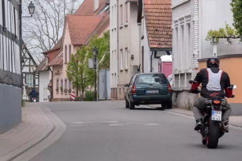 Der Vorwurf des Handwerkers lautet, dass der Verkehr in der Ludwigstraße Kinder gefährde. 