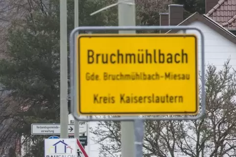 Wie die Lärmschutzwände der Bahn in Bruchmühlbach und Vogelbach farblich gestaltet werden sollen, steht nun fest.