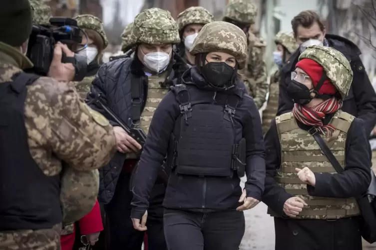 Anfang Februar, noch vor Kriegsbeginn, hatte Annalena Baerbock (links) die Ukraine besucht.