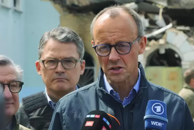 Reise in den Krieg: Friedrich Merz, CDU-Parteivorsitzender, am Dienstag in der ukrainischen Stadt Irpin. Reise in den Krieg: Friedrich Merz, CDU-Parteivorsitzender, am Dienstag in der ukrainischen Stadt Irpin.
