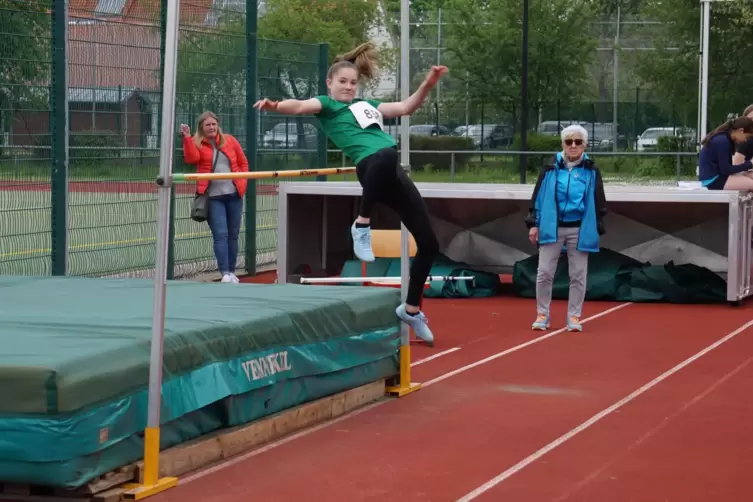 Kelly Metzler (W13) war im Hochsprung nicht zu schlagen. 