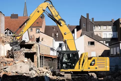 Bei Abrissarbeiten in der Alten Ixheimer Straße wurde belasteter Schutt entdeckt.
