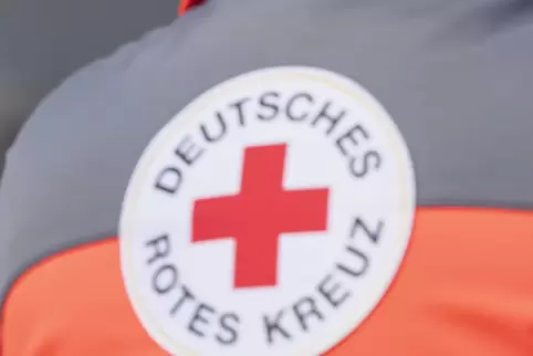 Riesengroßer Hilfsverband: das Deutsche Rote Kreuz.