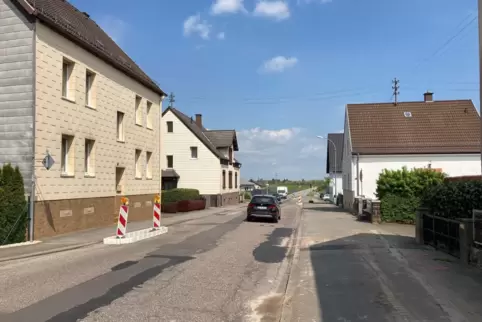 Am Ortseingang aus Richtung Gersbach war ursprünglich eine Fahrbahnverschwenkung ähnlich wie in Erlenbrunn geplant. Die Winzler 
