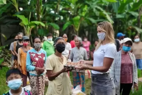 Half auf Bali: die Speyererin Annika Spoden. 