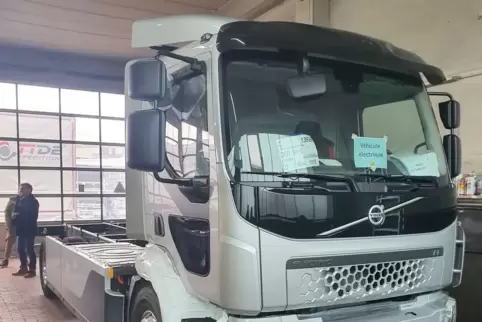 Vorbereitung: ein Volvo-E-Truck vor der Auslieferung. 