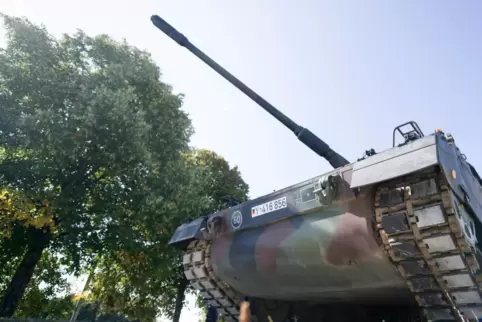 Die Panzerhaubitze 2000 schießt 40 Kilometer weit.