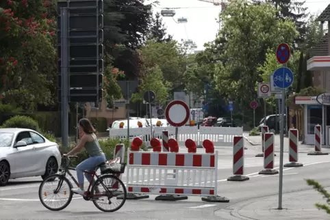 Wer zum Vinzentius-Krankenhaus will, muss derzeit einen Umweg über die Südstadt fahren. Schilder sollen noch kommen, sagt die St