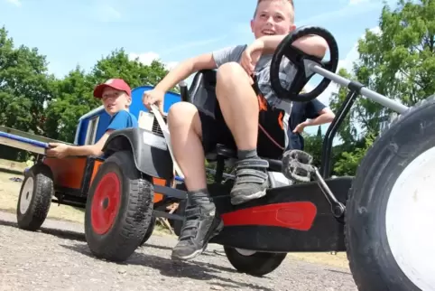 Walderholung: Fahrt mit Kettcars.