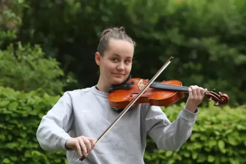 Die junge Geigerin Charlotte Schmidt hatte sich schon vor dem Konzert mit der Geschichte des Nationalsozialismus befasst. 