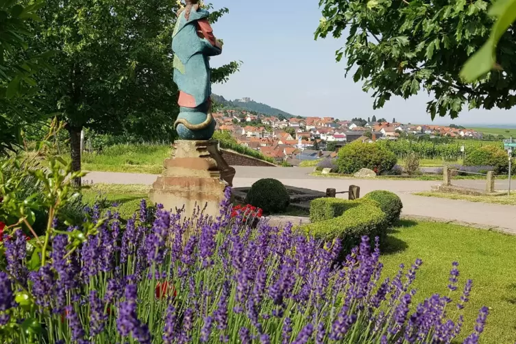 Da geht einem doch das Herz auf: Blick von der Haardtmadonna auf St. Martin. 