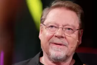 Jürgen von der Lippe hat sein Publikum in der Landauer Festhalle ganz locker im Griff. 