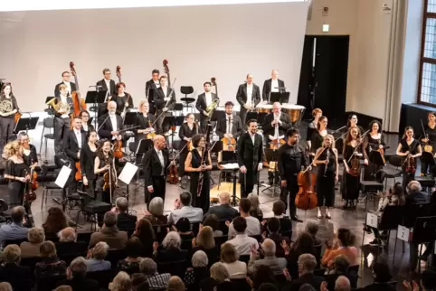 Philharmonisches Konzert in der Aula der Neuen Universität: von links Thierry Stöckel (Violine), Hitomi Wilkening (Fagott), Corn