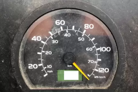 Bei Tempo 130 hat der Rollenprüfstand sein Limit erreicht.