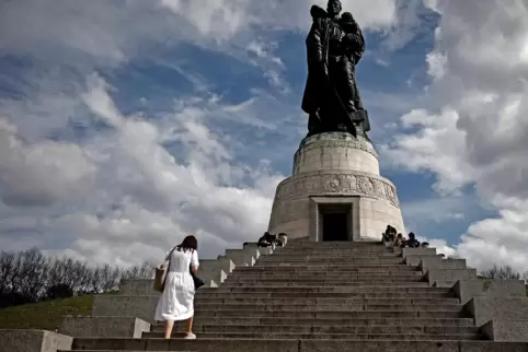 Das größte sowjetische Ehrenmal im Treptower Park in Berlin. 