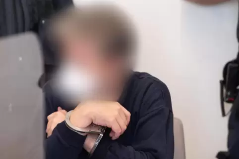 Der Angeklagte soll bei der Tat laut Gerichtsmedizin fast zwei Promille Alkohol im Blut gehabt haben. 