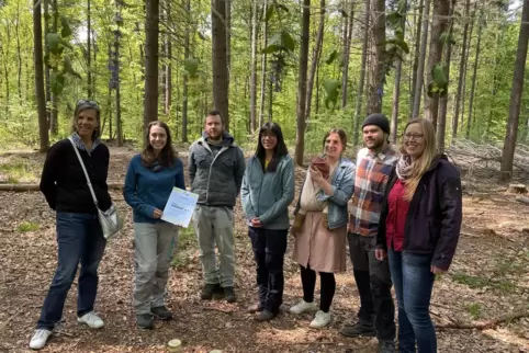 Die Erzieherinnen und Erzieher des Naturkindergartens freuen sich über die Auszeichnung.