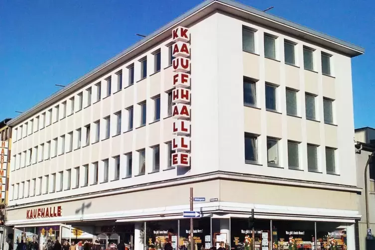 So pr&auml;sentierte sich das Areal im Jahr 1999. Damals war die Kaufhalle noch ge&ouml;ffnet. 