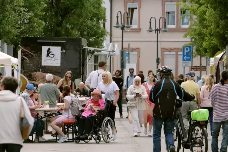 Gro&szlig; war der Andrang von Besuchern ams Samstag nicht &ndash; hier ein Blick in die Flaniermeile der Herxheimer Hauptstra&szlig;e. 