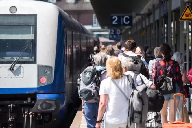 Die Züge nach Westerland (Foto) auf Sylt gehören zu den Verbindungen, auf denen Kapazitätsprobleme durch das 9-Euro-Ticket zu er