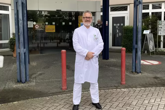 Christian Mönch vor seinem neuen zweiten Arbeitsplatz in Kusel. Christian Mönch vor seinem neuen zweiten Arbeitsplatz in Kusel.
