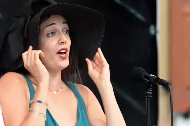 Vera della Scala singt.