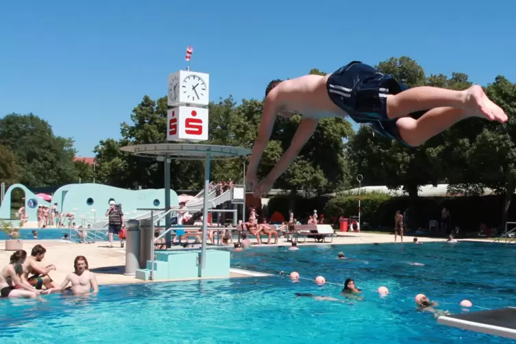 Gute Nachrichten für begeisterte Frischluftschwimmer: Das erste Freibad in der Region öffnet schon am 10. Mai.