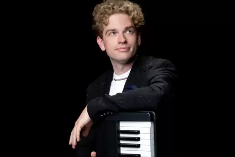 Pianist Joseph Moog betreut künftig eine Konzertreihe in Neustadt. Beim Auftakt am Vorabend des ersten Neustadter Demokratiefest