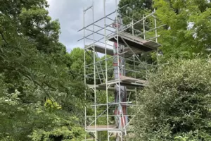 Vor einigen Wochen war der Totempfahl noch eingerüstet.