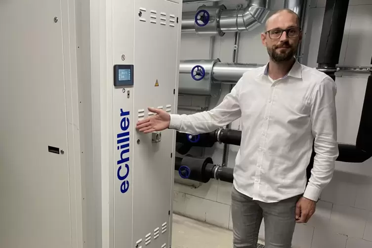 Im Technikraum: Christian Bauer.