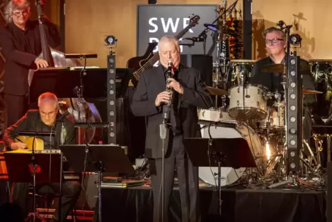 „Heimspiel on Tour“: die SWR-Bigband mit Pierre Paquette zu Gast im Lauterer Studio.