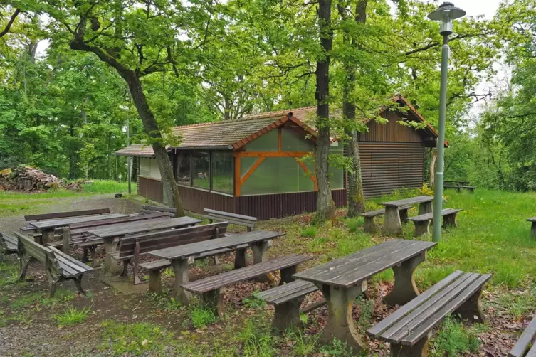 Seit zwei Jahren nicht mehr bewirtschaftet: die Heidenburghütte bei Kreimbach-Kaulbach. 