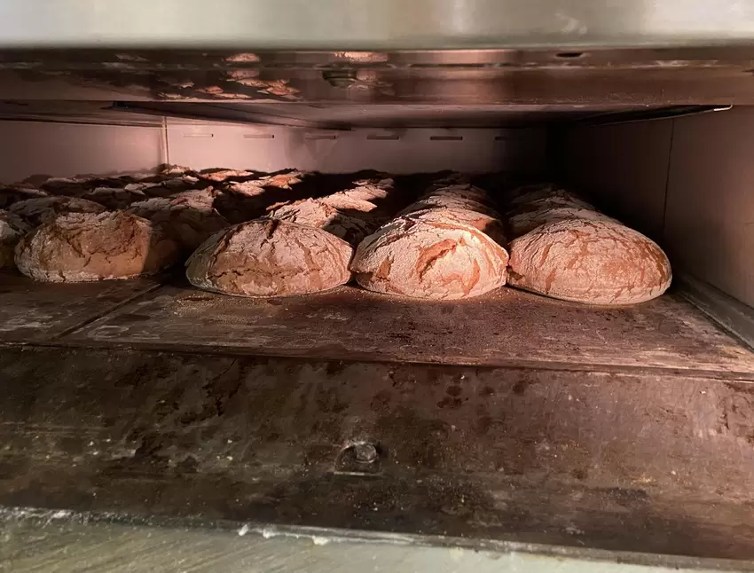 Die Brote werden bei über 200 Grad gebacken.