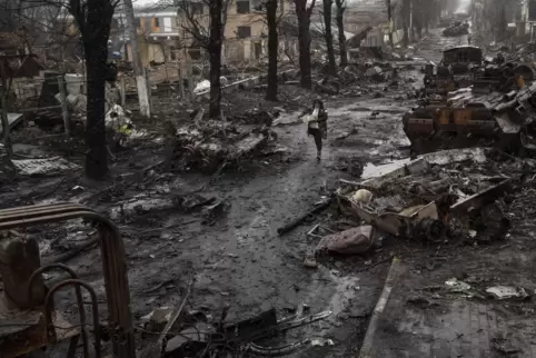 In Butscha bot sich nach dem Abzug der russischen Armee ein Bild des Grauens. Offensichtlich wurden dort auch Kriegsverbrechen b