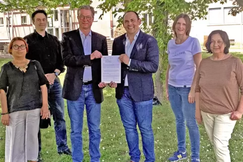 Freude über neue Kooperationsvereinbarung (von links): Maria Caballero, Christoph Janz, Oliver Hanneder, Ronny Wolf, Katrin Diet Freude über neue Kooperationsvereinbarung (von links): Maria Caballero, Christoph Janz, Oliver Hanneder, Ronny Wolf, Katrin Diet