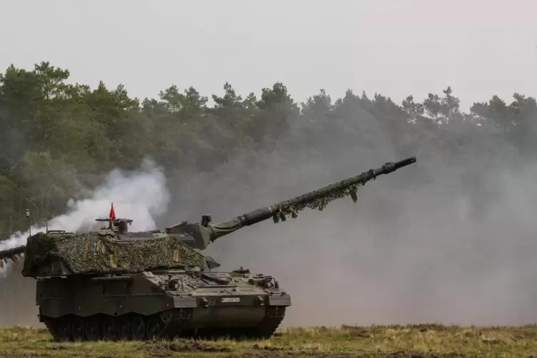 Zur Verteidigung gegen den russischen Angriff wollen Deutschland und die Niederlande der Ukraine insgesamt zwölf Panzerhaubitzen