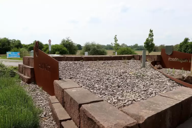 Der Kreisel gleicht jetzt einem Schottergarten.