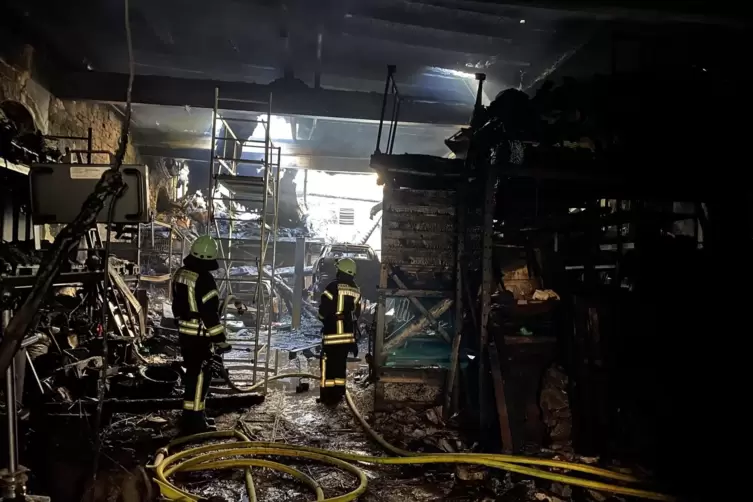 Blick in die Halle, in der das Feuer ausgebrochen sein soll. 