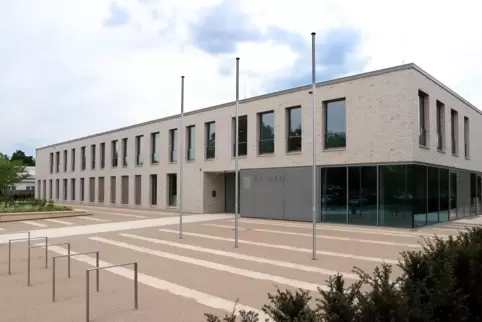 Verzögerungen durch Corona: Ein Jahr nach der geplanten Eröffnung geht es im neu gebauten Rathaus nächsten Mittwoch endlich los.